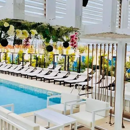Artemis Luxury Apartment - Mamaia Nord-Pool דירה